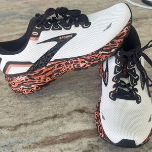 Brooks women's white and coral black patterned athletic shoes